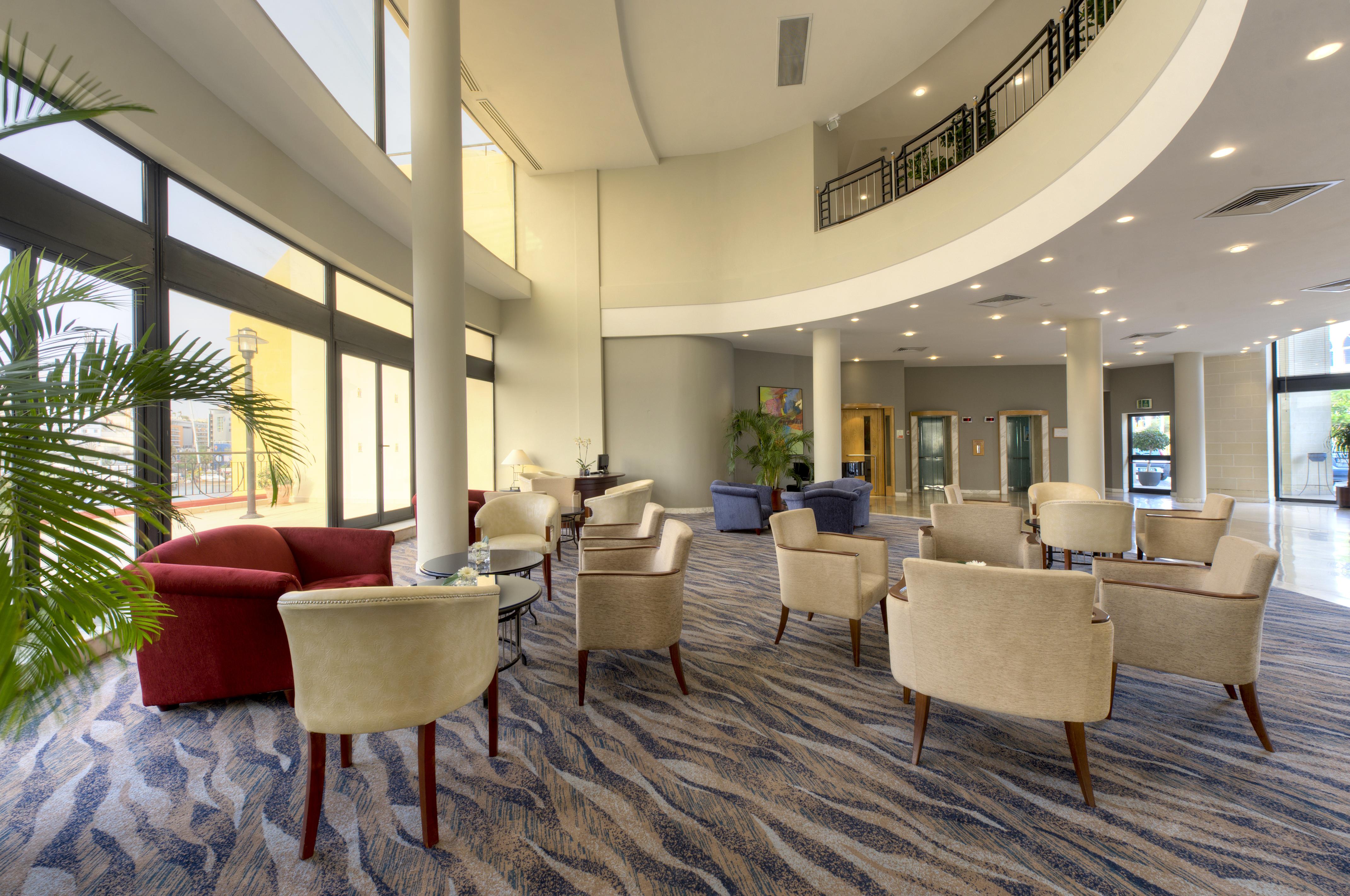 Hotel Verdi St George's Bay Marina