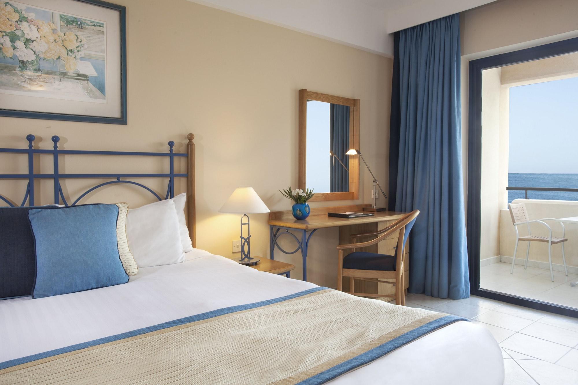 Hotel Verdi St George's Bay Marina