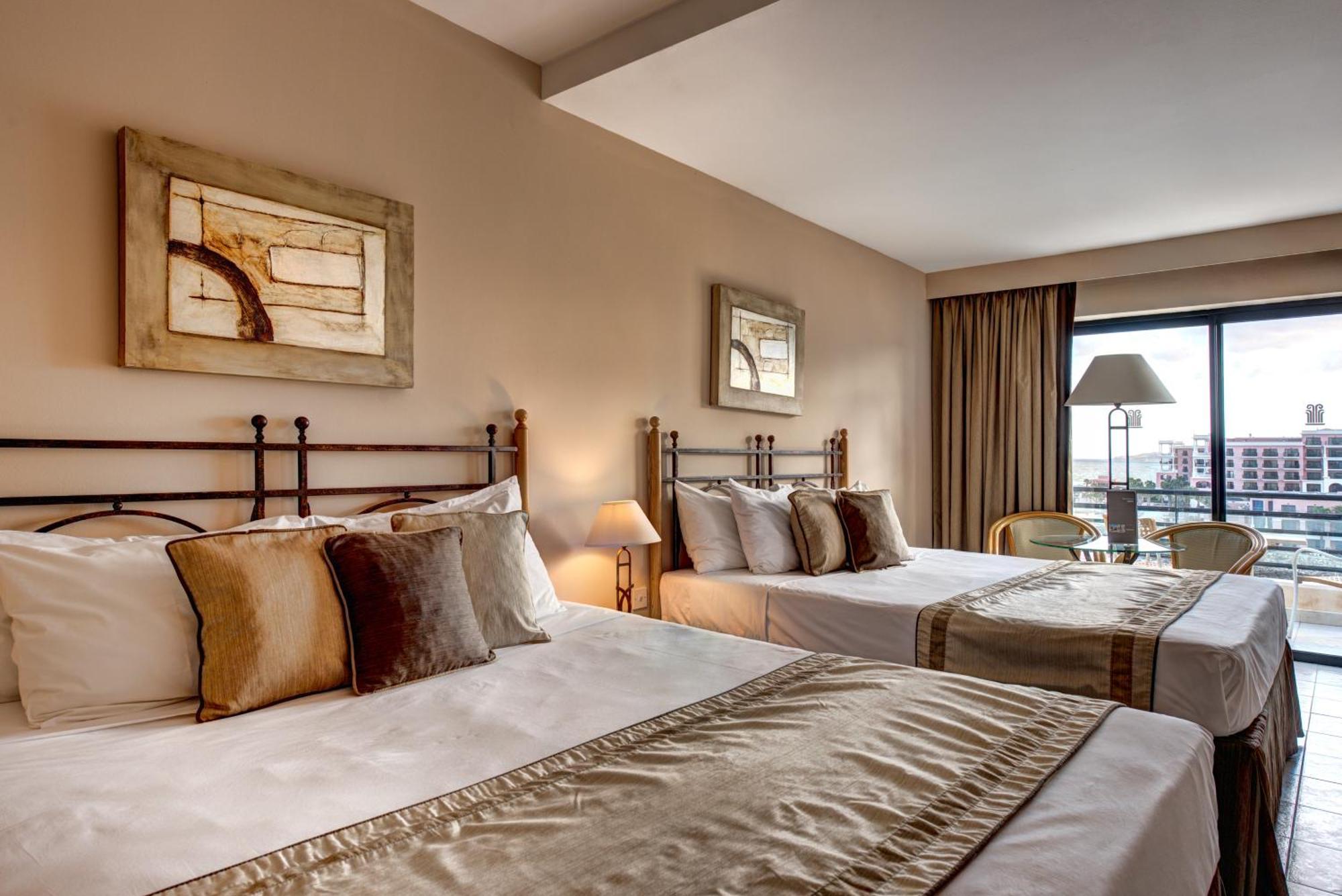 Hotel Verdi St George's Bay Marina