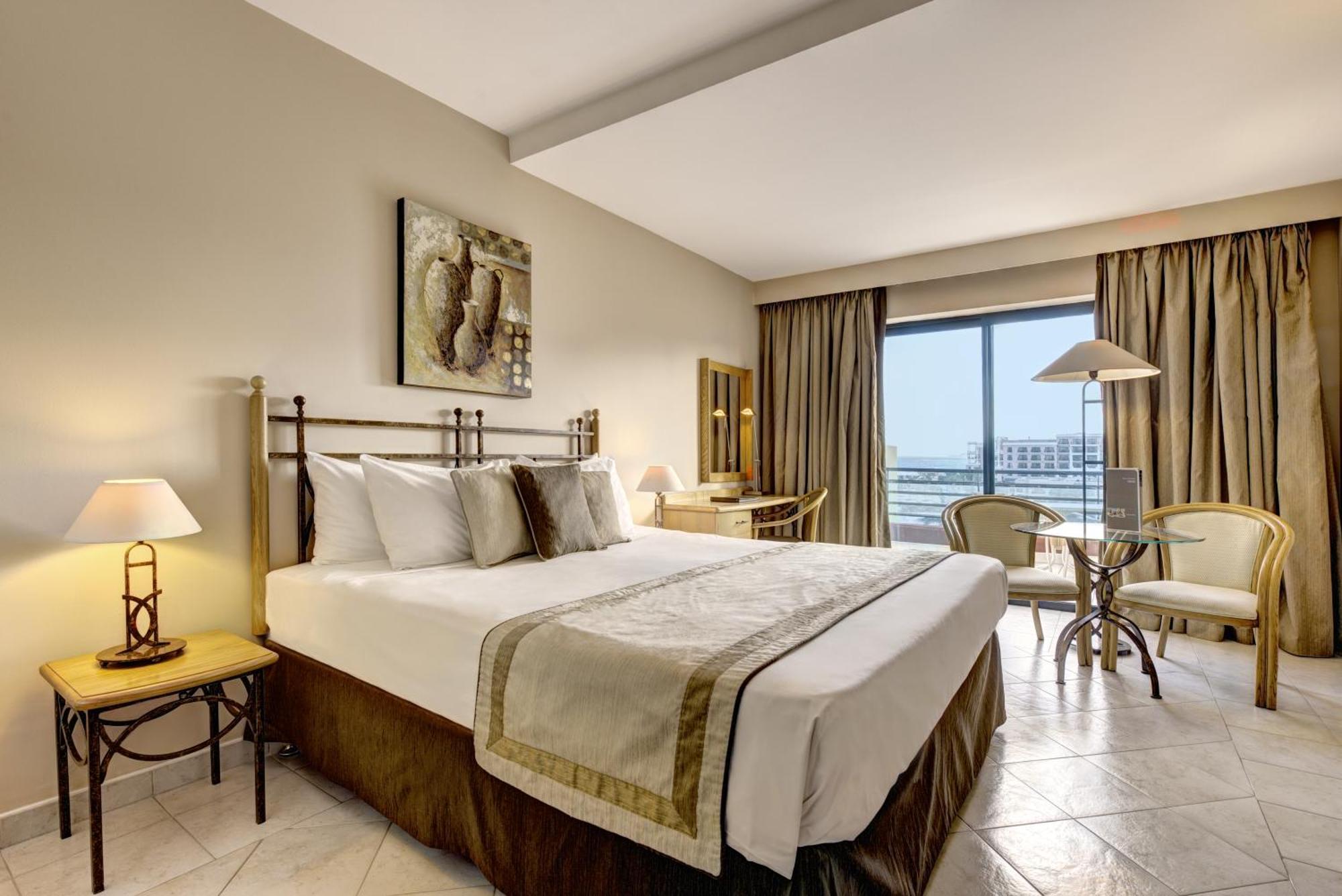 Verdi St George's Bay Marina Hotel